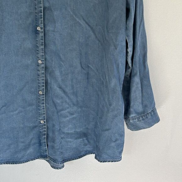 Soft Surroundings Chambray Pearl Rhinestone Tunic Top Size Medium Snap Front - Picture 4 of 10